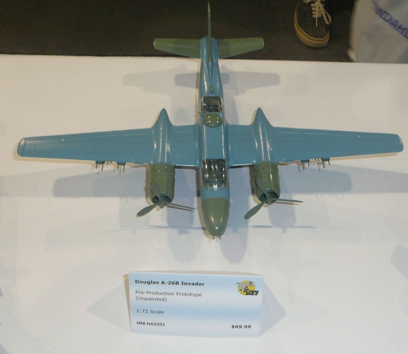 https://www.planetdiecast.com/gallery/Aviation-iHobby-Flying-Mule-Prototypes/FMP1.jpg