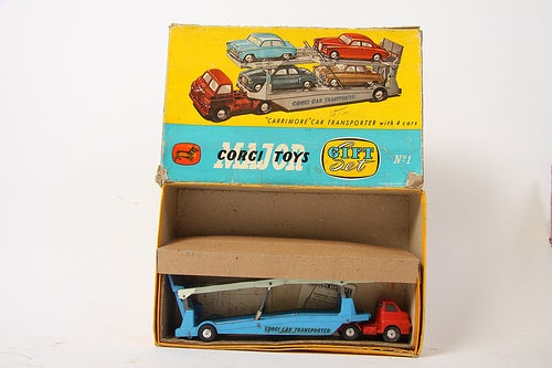 /gallery/Bamfords-Auctioneers/Corgi_Major_Gift_Set_Carrimore_car_transporter.jpg