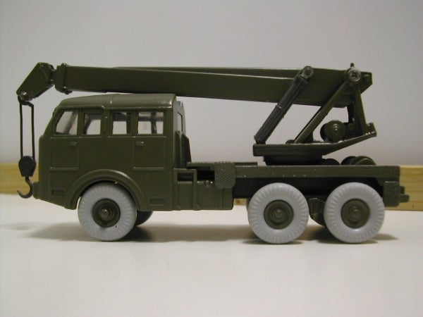 Finished resto project: Dinky 826 Berliet Crane Truck By RoutemasterNL