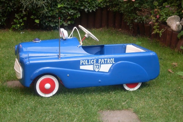 mobo pedal car